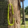 Boho κολιέ με πράσινες κρυστάλλινες χάντρες και ρυθμιζόμενη αλυσίδα επέκτασης γυναίκα. - Λαδί Κολιέ