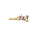Eleganter 18K vergoldeter Anhänger liegende Figur mit blau-weißen Emaillestreifen-Dekoration - Gestreifte Badeanzug-Figur-Stil