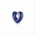 Close-up van een hartvormige blauwe sodaliet hanger met centraal gat voor DIY-halskettingen - Blauwe Harthanger