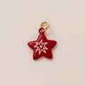 Rode emaille ster bedel met wit bloemmotief en gouden springring accessoire - Rode Ster Vuurwerk Hanger
