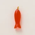 Dettaglio di un ciondolo a forma di pesce arancione per decorazioni di scarpe - Piccolo pesce rosso / Rosso