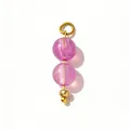 Detailopname van een roze transparante kralenhanger met vergulde roestvrijstalen ring - Nr.19 Dubbele Paarse Jade-Look Kralen