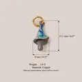 Vista detallada de un dije con forma de hongo con dimensiones y peso indicados - Colgante de Seta Púrpura N.º 6 / 17.1x9mm / Púrpura