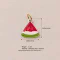 Dettaglio del ciondolo a anguria con dimensioni di 15mm in acciaio inox e smalto - Pendaglio di Anguria