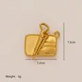 Vue détaillée d'un pendentif dessert doré avec mesures de taille et de poids incluses - Sandwich/Taco / 1.5x1.2cm / Croissant Or
