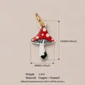 Pendentif champignon en émail rouge en cuivre plaqué or avec dimensions de 15mm et poids - Style 4 Pendentif Champignon