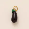 Vista dettagliata del ciondolo a forma di melanzana smaltata con anello dorato per DIY - Ciondolo Melanzana 2