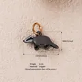 Vista macro del ciondolo a forma di tasso in smalto con dimensioni e materiale rame - 12 Ciondolo Tasso Solo (Senza Catena)