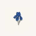 Photo détaillée d'un élégant pendentif iris bleu avec des cristaux bleus étincelants - Accessoire Fleur d'Iris (HSNK255015SI)