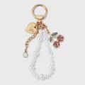 Elegante ciondolo per borsa in perle con conchiglia dorata e ciliegie con strass lucidi - Charm Ciliegia Perla / Oro/Bianco/Rosso