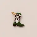 Ciondolo stivale da cowboy retrò con stampa mucca, base verde e anello di sospensione dorato - Ciondolo Stivale Verde / Verde