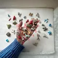 Surtido de mini dijes de animales coloridos para hacer joyas DIY en una mano - 6-Colgante de Shiba Inu