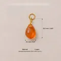 Vista detallada del colgante naranja con medidas e información de materiales - Colgante Rosa