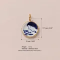 SKU-Detail eines 15 mm runden blau-weißen Porzellananhängers mit vergoldeter Öse - Nr.12 Lächelndes Mädchen Anhänger