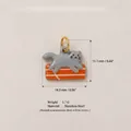 Detailansicht eines niedlichen Edelstahl-Katzenanhängers mit genauen Maßen und Gewicht - Laufende Katze (Nr. 1) / 1 Stück / Grau