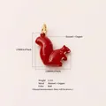 Simpatico ciondolo a forma di scoiattolo in smalto rosso in rame con anello dorato - Ciondolo Scoiattolo Rosa