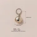 Gros plan d'un pendentif sphère facetté avec dimensions, poids et détails du matériau. - Style Boule (MTPK253419Z) / 18x13mm / Argent