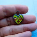 Pendentif en forme de cœur en acier inoxydable avec motif de visage de reine méchante - Pendentif Imprimé Visage Style Méchante Reine / Cœur Visage Vert