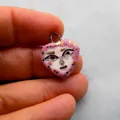 Pendentif coeur en acier inoxydable avec motif de visage peint d'art - Pendentif Imprimé Smiley Artistique / Cœur Visage Rose Violet