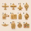 Lot de 12 breloques voyage dorées avec avion valise et boussole pour création de bijoux DIY - Pendentif Avion