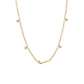 Détail d'un collier en chaîne dorée avec cinq mini pendentifs de club de golf et pierres. - Style Club de Golf Multi-Pendentif