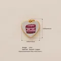 Ciondolo a cuore con design torta in smalto, accessorio in rame dorato da 16mm, dolce - Torta a Cuore