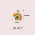 Détail d'un pendentif chat orange avec motif de cœur et dimensions sur fond beige - Style 8 Chat Orange (Pendentif Seul)