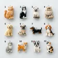 Set mit 12 realistischen Miniatur-Katzen- und Hunde-Anhängern für individuellen Schmuck - Mops-Anhänger / Nur Anhänger