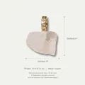 Vue détaillée d'un pendentif en quartz brut irrégulier avec bélière en cuivre doré - Pendentif Seul (6-Pendentif Blanc) / Blanc