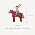 Dettaglio ravvicinato del ciondolo cavallo smaltato con dimensioni e specifiche. - Ciondolo Cavallo Stile 11