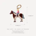Dettagli tecnici di un ciondolo a forma di cavallo e cavaliere in acciaio dorato. - Ciondolo Cavallo Stile 8