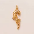 Détail macro d'un pendentif en acier titane doré avec mains serrées et pierres incrustées - Pendentif Corne Italienne et Mains Seul (Sans Chaîne) / Or