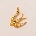 Pendentif hirondelle doré avec cristaux étincelants sur un fond beige texturé élégant - Pendentif Hirondelle Seul (Sans Chaîne) / Or