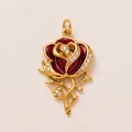 Eleganter vergoldeter Rosenanhänger mit roten Emaille-Blüten und funkelnden Kristallen. - Rosenanhänger Ohne Kette / Gold
