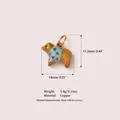 Vue détaillée du pendentif ourson mignon avec motif de pull à cœurs - Heart Bear Pendant / Jaune