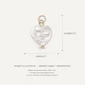 Vista dettagliata di un ciondolo a forma di cuore in finta perla da 18,5 x 14 mm - Solo ciondolo in perla artificiale a cuore (senza catena) / Bianco Perla Artificiale