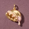 Simpatico ciondolo a forma di medusa in smalto rosa con dettagli in oro e perle. - Ciondolo Cuffia da Doccia Solo (Senza Catena)