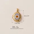 Détail d'un médaillon ovale en cuivre doré avec marguerite pressée, hauteur 20mm - Tournesol (No.7)