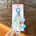 Encantador accesorio de bolso con perlas blancas y azules, margaritas y pompón - Azul