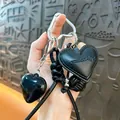 Schwarzes Herz PU-Leder Handy-Lanyard mit geprägtem Herzanhänger und Metallverschluss - Schwarz