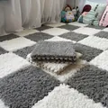 Dalles de sol en peluche à damier gris et blanc pour décoration de chambre douce - Patchwork Gris et Blanc / 30x30x1cm