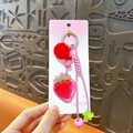 Porte-clés mignon en forme de fraise avec pompon rouge et cordon tressé rose décoratif - Fraise