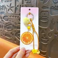 Porte-clés créatif tranche d'orange simulée avec pompon jaune et breloque étoile de sac - Orange