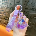 Porte-clés requin à paillettes liquides avec petit pingouin et étoiles scintillantes - Pendentif Requin Marin Rempli d'Huile / Violet