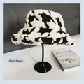 Plush winter bucket hat with black and white houndstooth pattern - One Size (56-58cm) / Black Plaid