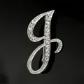 Elegante broche de letra J plateada con diamantes de imitación para mujer en fondo negro - Estilo Letra J (2255) / Plata J