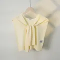 Elegante scialle in lana lavorata a maglia giallo chiaro con texture morbida e stile minimale - Taglia unica / Top / Bianco avorio
