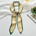 Elegante zijden sjaal in crème en groen met vlinder- en Stier-patronen voor haar of nek - Stier