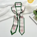 Elegante smalle zijden sjaal haarelastiek met groene rand en Kreeft-zodiac hemelpatroon - Kreeft