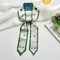 Elegante groene zijden sjaal met Weegschaal sterrenbeeld voor haar en nek - Weegschaal